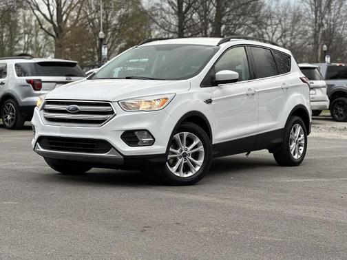 Oxford White 2018 Ford Escape SE