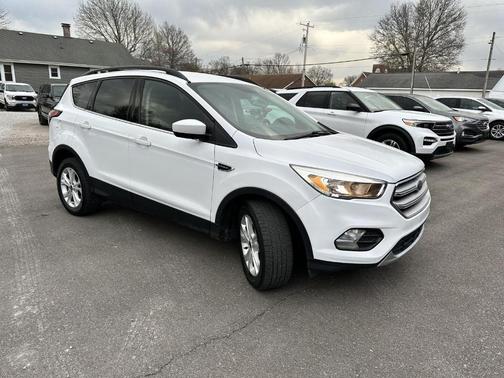 Oxford White 2018 Ford Escape SE