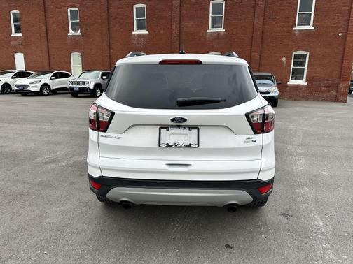 Oxford White 2018 Ford Escape SE