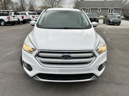 Oxford White 2018 Ford Escape SE