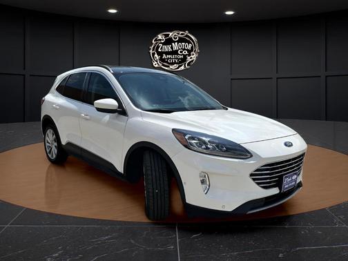 2022 Ford Escape Titanium Hybrid