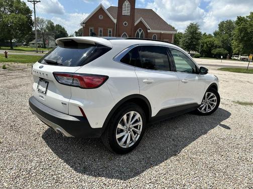 2022 Ford Escape Titanium Hybrid