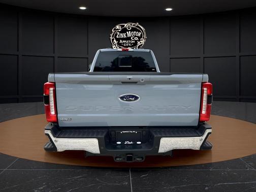 Glacier 2026 Ford F-350 Lariat Super Duty