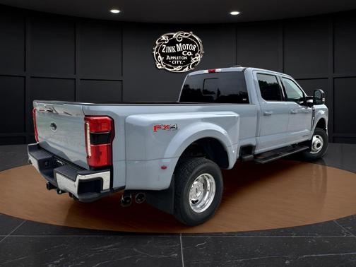Glacier 2026 Ford F-350 Lariat Super Duty
