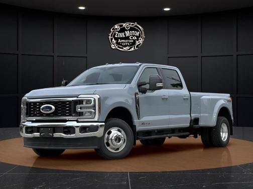 Glacier 2026 Ford F-350 Lariat Super Duty
