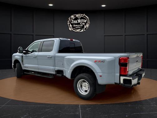 Glacier 2026 Ford F-350 Lariat Super Duty