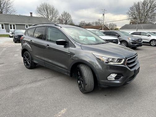 Magnetic Metallic 2019 Ford Escape SE