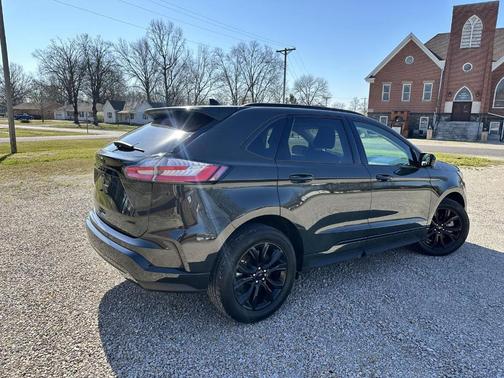 Forged Green Metallic 2022 Ford Edge SE