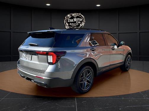 Carbon Gray 2026 Ford Explorer ST-Line
