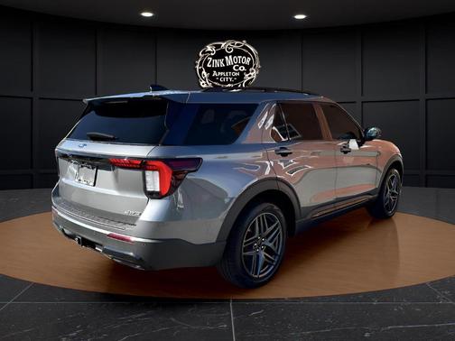 Carbon Gray 2026 Ford Explorer ST-Line