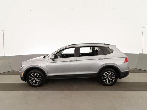 Photo 5 of 41 of 2019 Volkswagen Tiguan 2.0T SE
