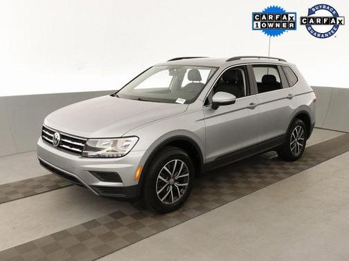 Photo 1 of 41 of 2019 Volkswagen Tiguan 2.0T SE