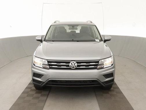 Photo 2 of 41 of 2019 Volkswagen Tiguan 2.0T SE