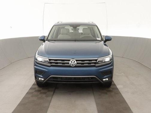 Photo 2 of 41 of 2019 Volkswagen Tiguan 2.0T SEL Premium