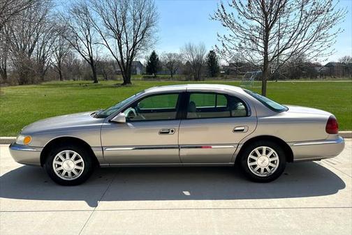 2002 Lincoln Continental Base