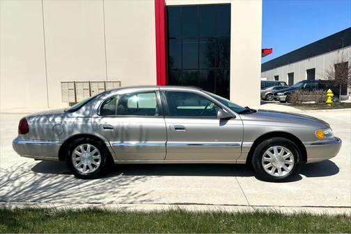 2002 Lincoln Continental Base