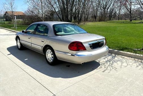 2002 Lincoln Continental Base