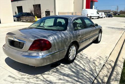 2002 Lincoln Continental Base