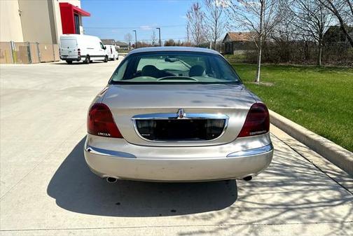 2002 Lincoln Continental Base