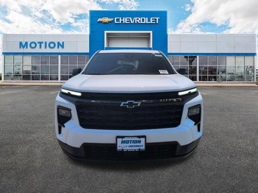 Summit White 2026 Chevrolet Traverse LT
