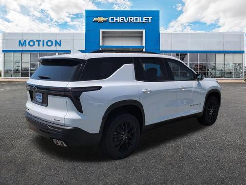 Summit White 2026 Chevrolet Traverse LT