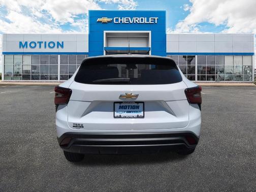 Summit White 2024 Chevrolet Trax LS
