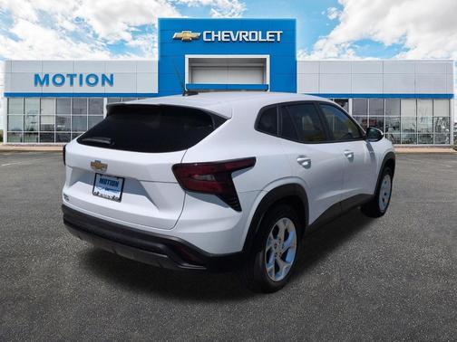 Summit White 2024 Chevrolet Trax LS