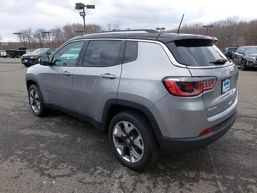 Photo 3 of 26 of 2019 Jeep Compass Limited