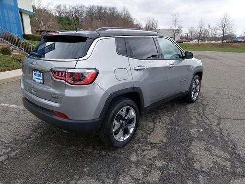 Photo 5 of 26 of 2019 Jeep Compass Limited