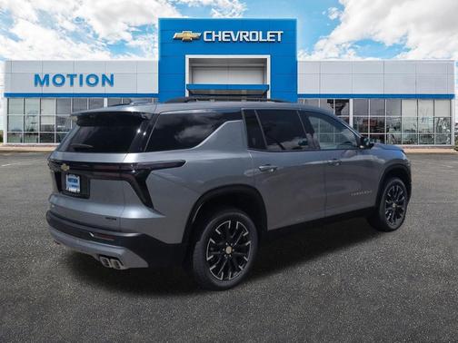 Sterling Gray Metallic 2026 Chevrolet Traverse LT