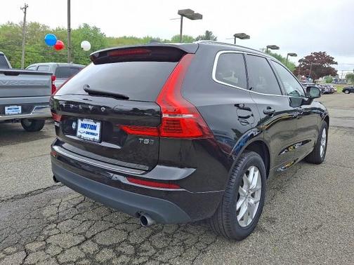2021 Volvo XC60 T5 Momentum