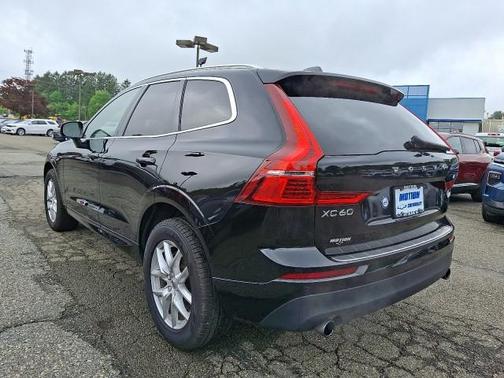 2021 Volvo XC60 T5 Momentum