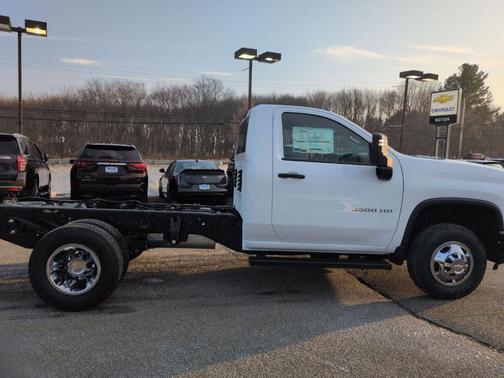 Summit White 2026 Chevrolet Silverado 3500 WT