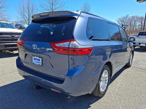 2017 Toyota Sienna XLE