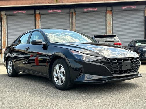 2022 Hyundai ELANTRA SE
