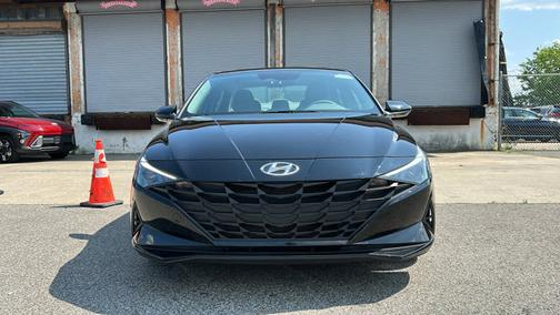 2022 Hyundai ELANTRA SE