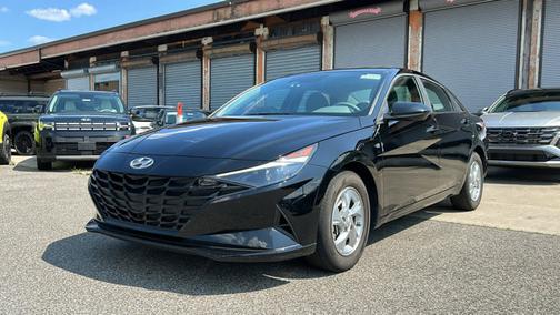 2022 Hyundai ELANTRA SE