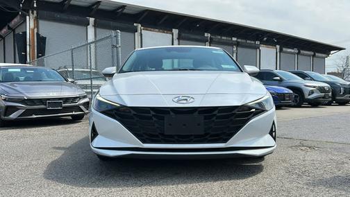 2023 Hyundai ELANTRA SE