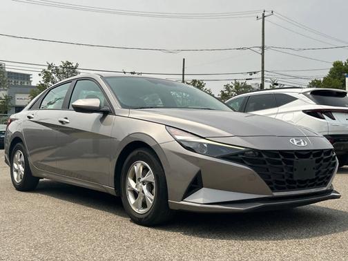 2023 Hyundai ELANTRA SE