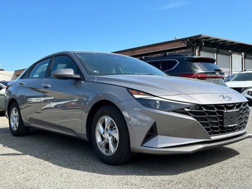 2023 Hyundai ELANTRA SE