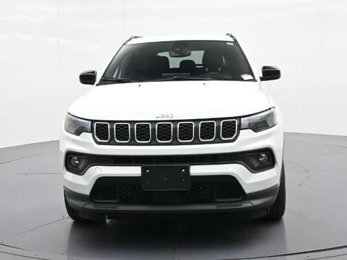 Bright White Clearcoat 2024 Jeep Compass LATITUDE