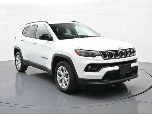 Bright White Clearcoat 2024 Jeep Compass LATITUDE