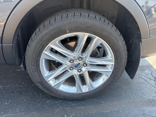 Quartz Metallic 2017 Ford Explorer XLT