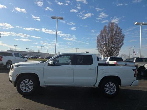 2023 Nissan Frontier SV