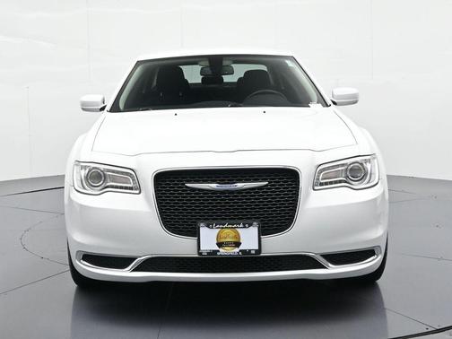 2022 Chrysler 300 Touring