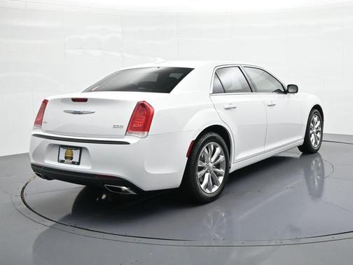 2022 Chrysler 300 Touring