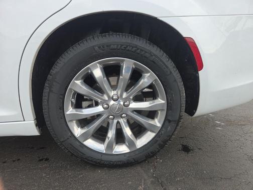 2022 Chrysler 300 Touring