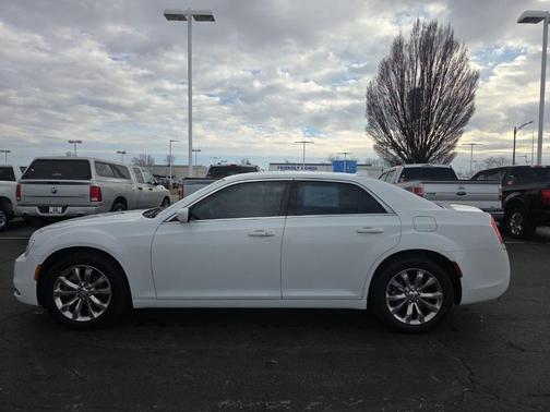 2022 Chrysler 300 Touring