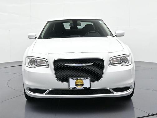 2022 Chrysler 300 Touring