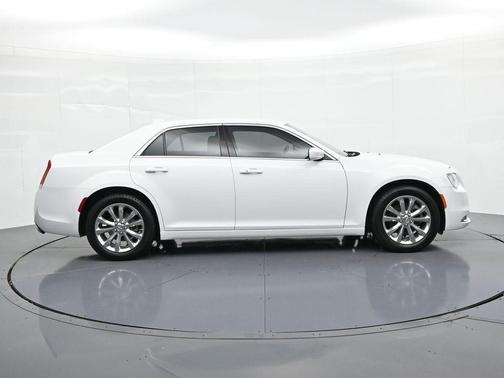 2022 Chrysler 300 Touring